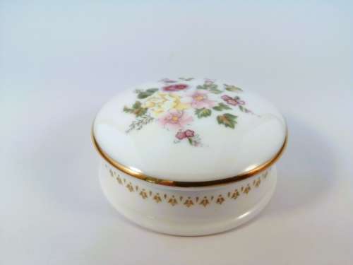 Wedgwood Mirabelle ribbed edged trinket box and lid - flowers on white  #