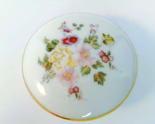 Wedgwood Mirabelle ribbed edged trinket box and lid - flowers on white  #