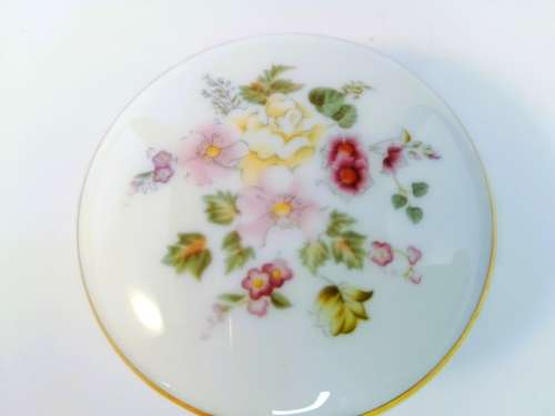 Wedgwood Mirabelle ribbed edged trinket box and lid - flowers on white  #