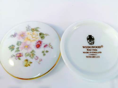 Wedgwood Mirabelle ribbed edged trinket box and lid - flowers on white  #