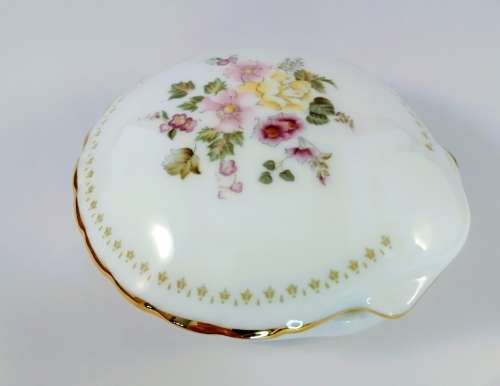 Wedgwood Mirabelle trinket box and lid - shell shape flowers on white  #