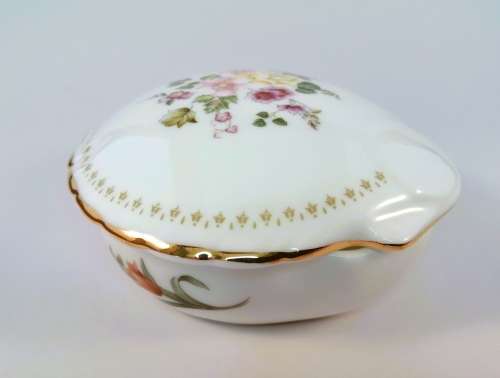 Wedgwood Mirabelle trinket box and lid - shell shape flowers on white  #