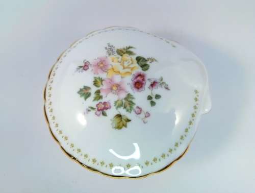 Wedgwood Mirabelle trinket box and lid - shell shape flowers on white  #