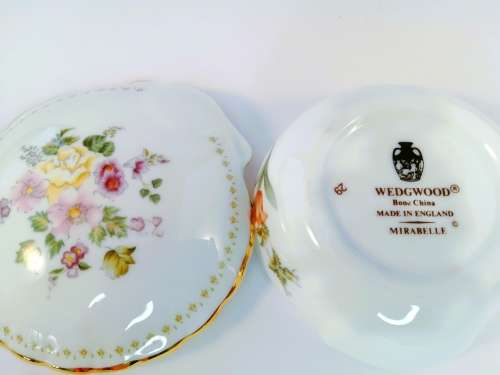 Wedgwood Mirabelle trinket box and lid - shell shape flowers on white  #