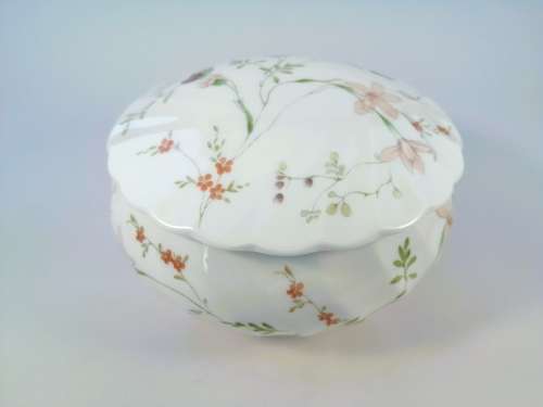 Wedgwood Mirabelle ribbed edged trinket box and lid - flowers on white  #