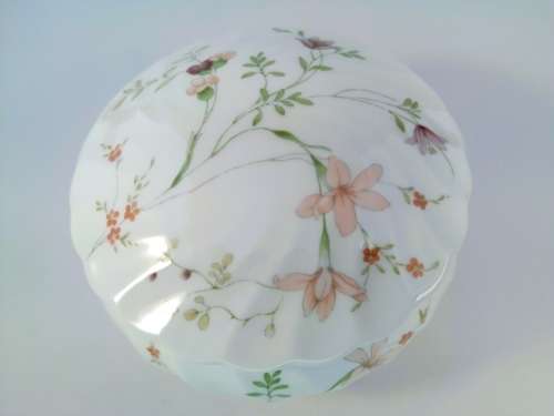 Wedgwood Mirabelle ribbed edged trinket box and lid - flowers on white  #