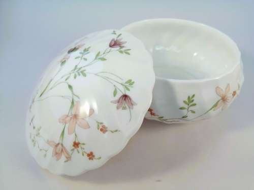 Wedgwood Mirabelle ribbed edged trinket box and lid - flowers on white  #