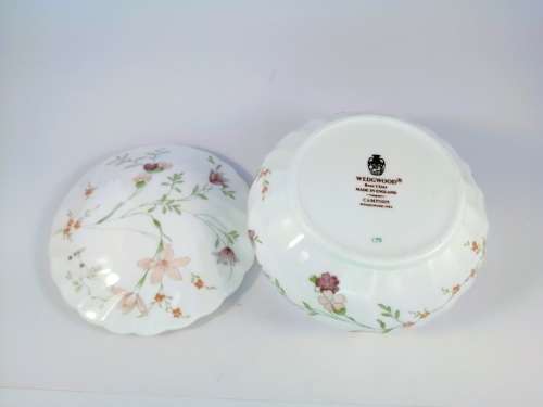 Wedgwood Mirabelle ribbed edged trinket box and lid - flowers on white  #