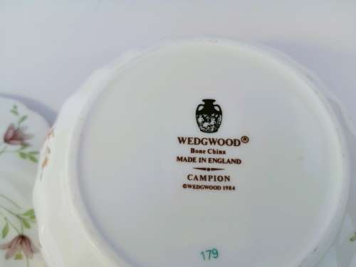 Wedgwood Mirabelle ribbed edged trinket box and lid - flowers on white  #