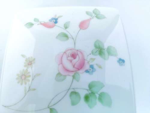 Wedgwood Rosehip square trinket box and lid - flowers on white  #