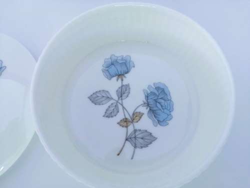 Wedgwood Ice Rose ribbed edged trinket box and lid - blue flowers on white  #