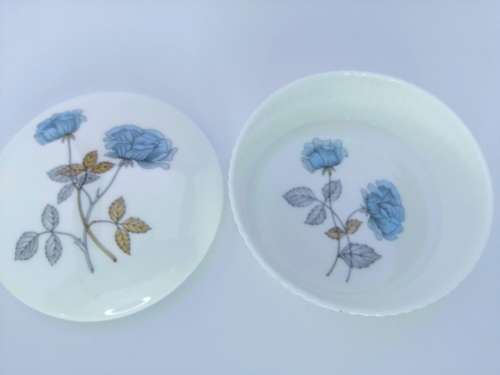 Wedgwood Ice Rose ribbed edged trinket box and lid - blue flowers on white  #