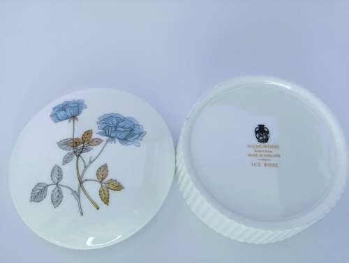 Wedgwood Ice Rose ribbed edged trinket box and lid - blue flowers on white  #