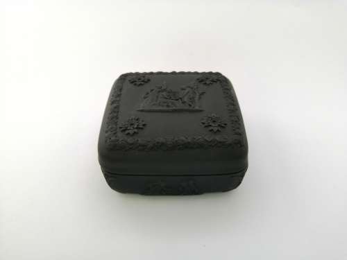 RARE WEDGWOOD BLACK BASALT JASPERWARE SQUARE LIDDED BOX