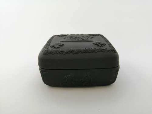 RARE WEDGWOOD BLACK BASALT JASPERWARE SQUARE LIDDED BOX