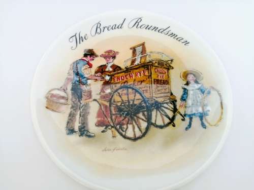 Stunning Wedgwood The Street Sellers of London Plate ` The Bread Roundsman `1987