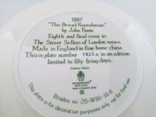 Stunning Wedgwood The Street Sellers of London Plate ` The Bread Roundsman `1987