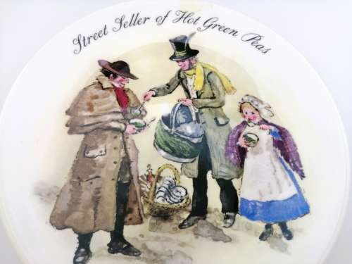 Stunning Wedgwood The Street Sellers of London Plate ` Seller of hot green Peas `1986