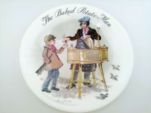 Stunning Wedgwood The Street Sellers of London Plate ` The Baked Potato man `1985