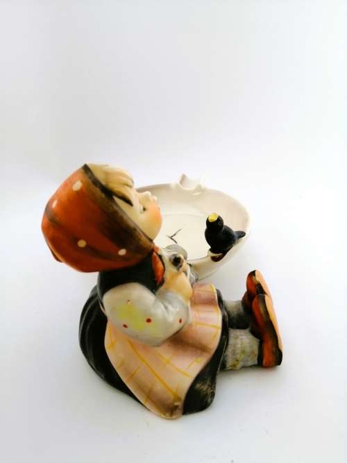 Goebel Hummel HAPPY PASTIME Ashtray TMK3 #62 Girl Knitting and Bird