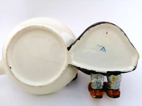 Goebel Hummel HAPPY PASTIME Ashtray TMK3 #62 Girl Knitting and Bird