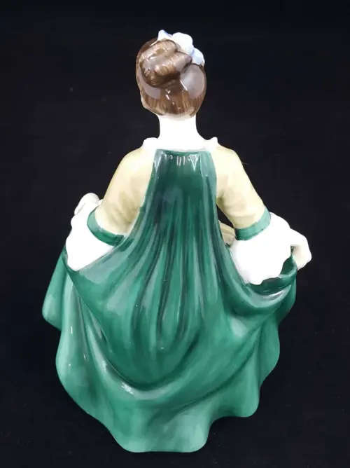 Royal Doulton Lady Figure Figurine ELEGANCE HN 2264