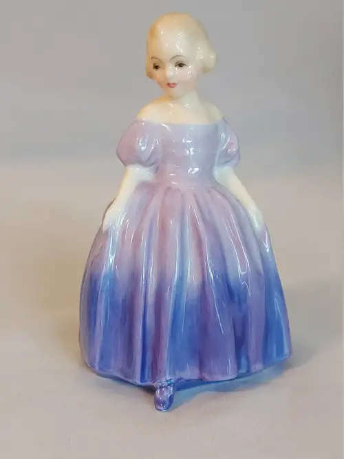 CHARMING ROYAL DOULTON FIGURE CALLED ` MARIE ` HN1370