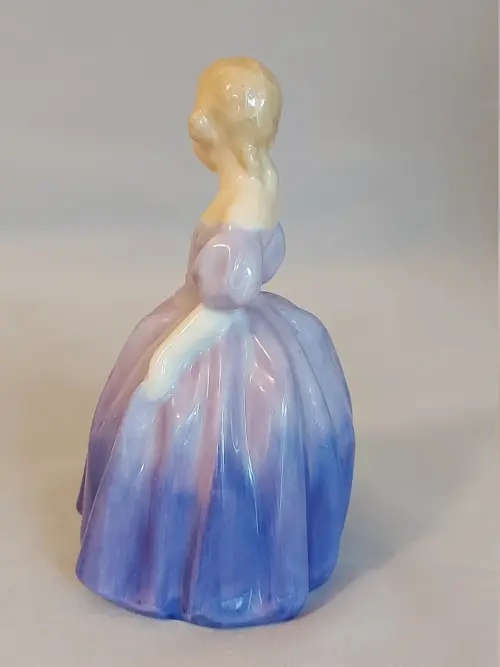 CHARMING ROYAL DOULTON FIGURE CALLED ` MARIE ` HN1370