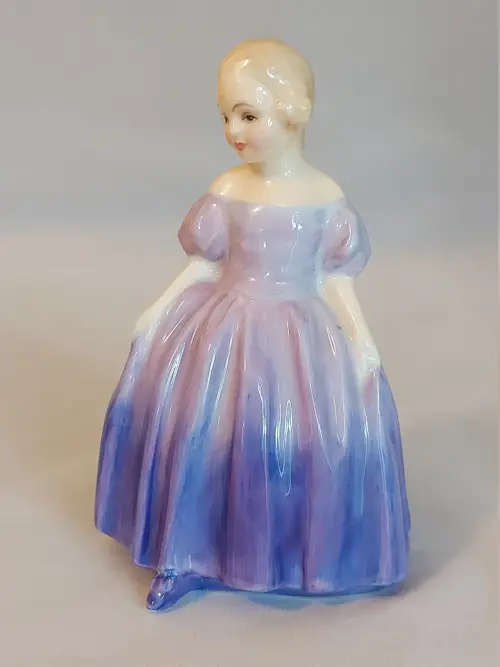 CHARMING ROYAL DOULTON FIGURE CALLED ` MARIE ` HN1370