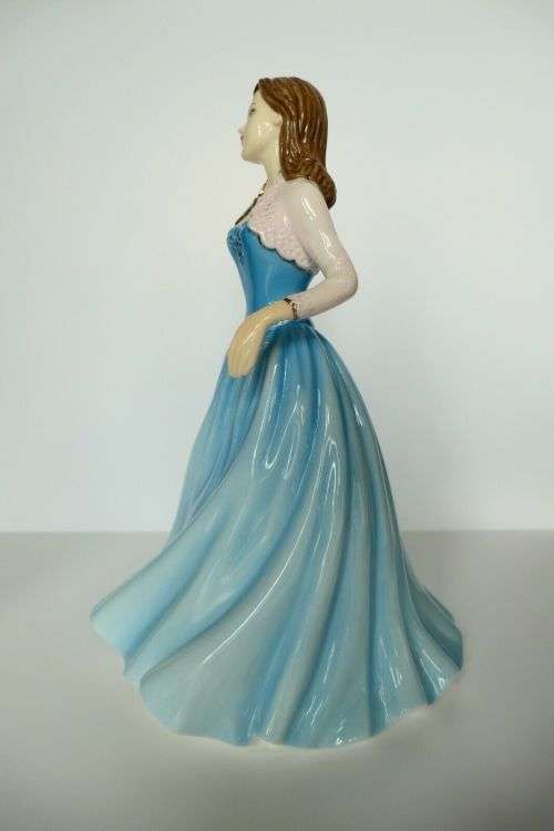ROYAL DOULTON PRETTY LADIES LUCETTE HN 4728 HN4728