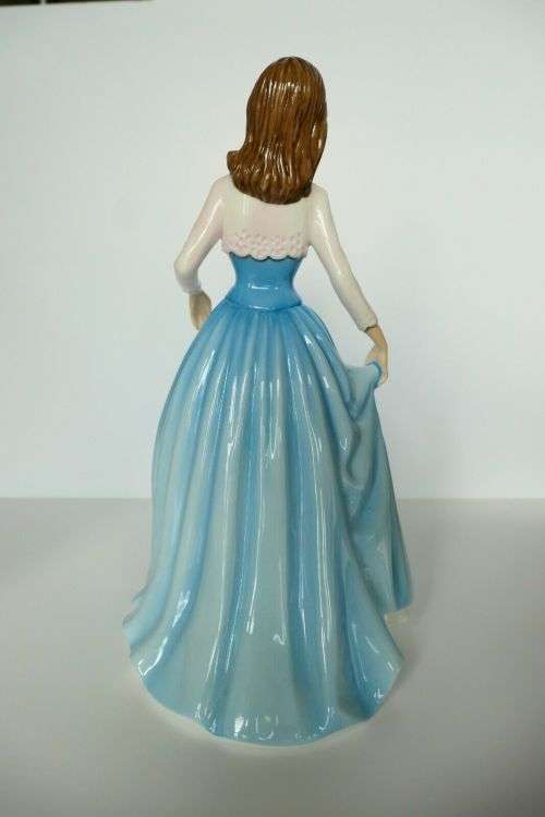 ROYAL DOULTON PRETTY LADIES LUCETTE HN 4728 HN4728
