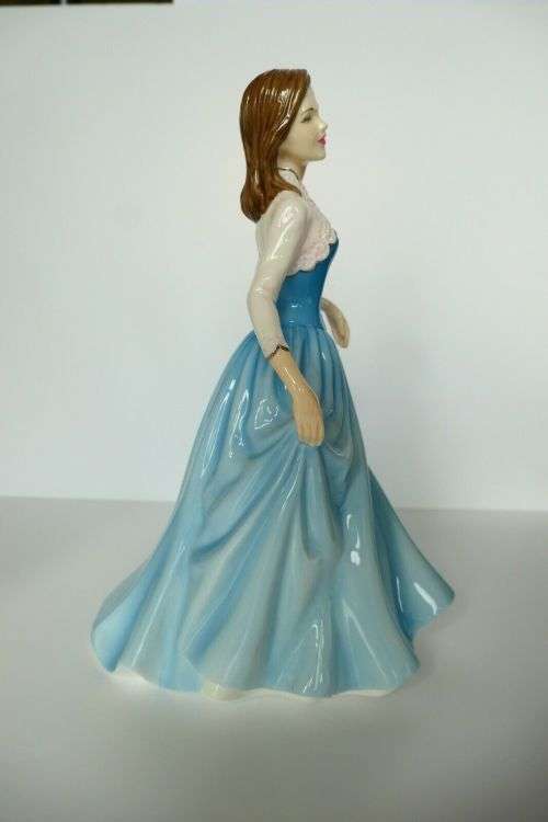 ROYAL DOULTON PRETTY LADIES LUCETTE HN 4728 HN4728