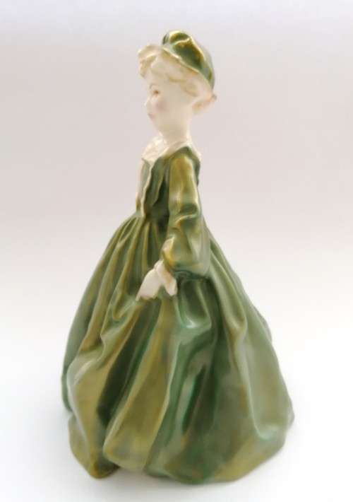 Royal Worcester `Grandmothers Dress` Figurine No 3081