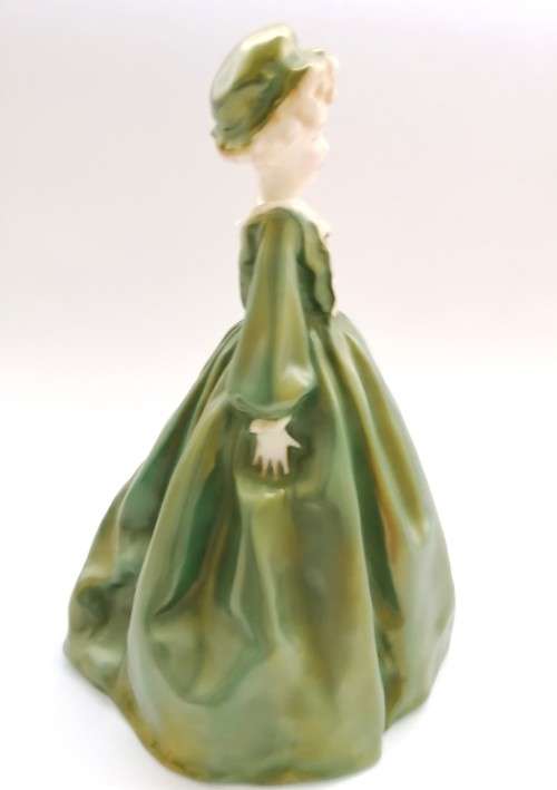 Royal Worcester `Grandmothers Dress` Figurine No 3081