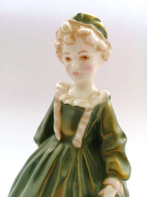 Royal Worcester `Grandmothers Dress` Figurine No 3081