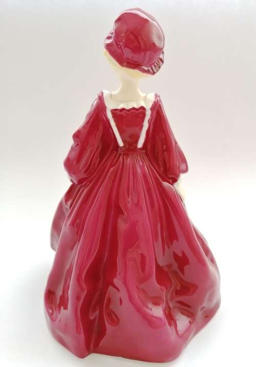ROYAL WORCESTER FIGURINE(GRANDMOTHERS DRESS)BY FREDA DOUGHTY,VERY.COLLECTABLE