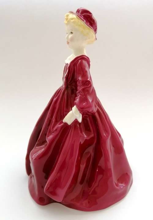 ROYAL WORCESTER FIGURINE(GRANDMOTHERS DRESS)BY FREDA DOUGHTY,VERY.COLLECTABLE