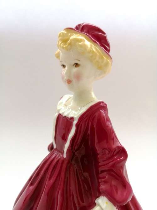 ROYAL WORCESTER FIGURINE(GRANDMOTHERS DRESS)BY FREDA DOUGHTY,VERY.COLLECTABLE