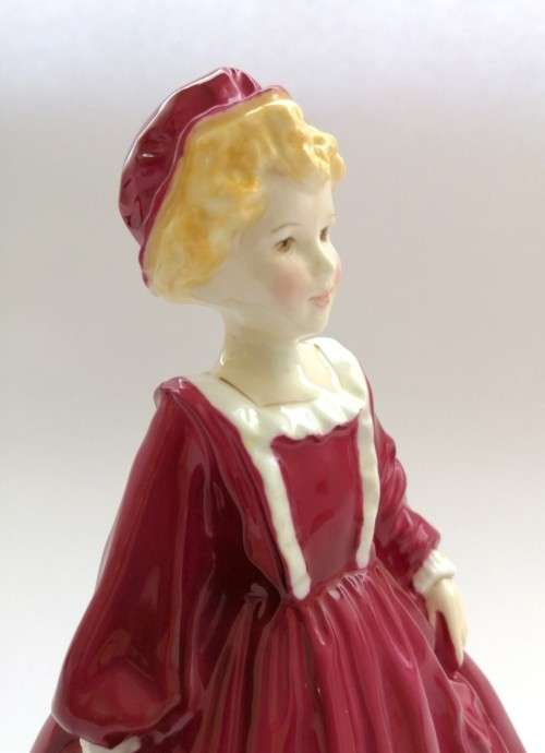 ROYAL WORCESTER FIGURINE(GRANDMOTHERS DRESS)BY FREDA DOUGHTY,VERY.COLLECTABLE