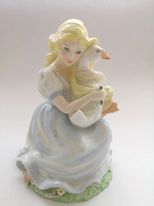 Coalport Bone China Debutante Lady Figurine KIMBERLEY
