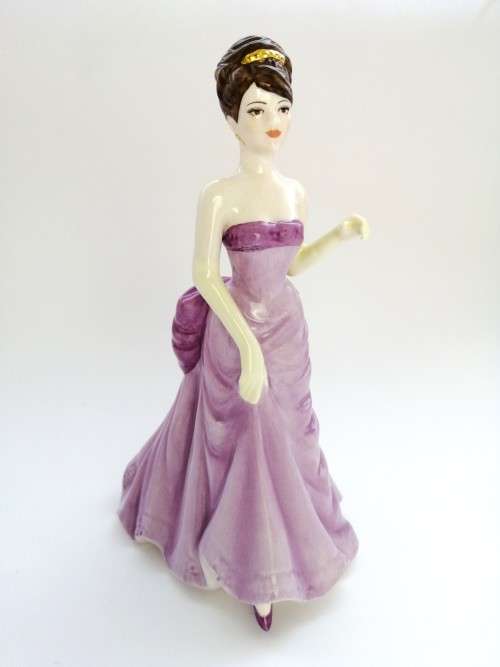 Stunning Coalport Lady ` Heart To Heart - I Love You