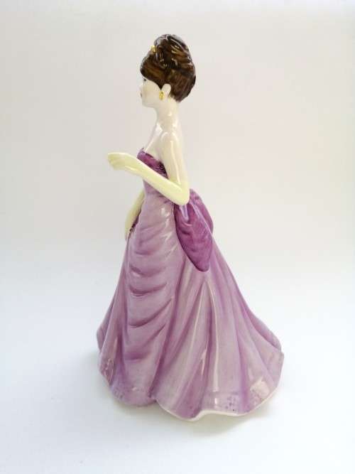 Stunning Coalport Lady ` Heart To Heart - I Love You