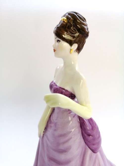 Stunning Coalport Lady ` Heart To Heart - I Love You