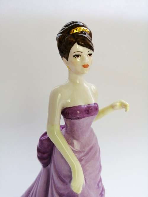 Stunning Coalport Lady ` Heart To Heart - I Love You