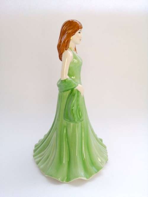 Stunning Coalport Lady ` Heart To Heart - My Sister my Friend
