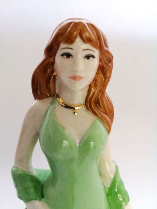 Stunning Coalport Lady ` Heart To Heart - My Sister my Friend