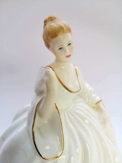 Coalport Figurine Ladies Of Fashion Samantha