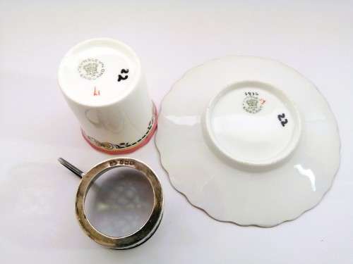 Aynsley coffee cup and saucer with silver holder, Birmingham, Deakin and Francis Ltd, 1926, 26g
