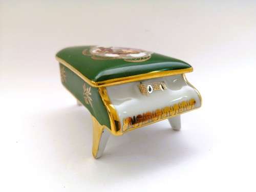 Limoges Gout De Ville Miniature Piano Trinket Box (Goudeville)