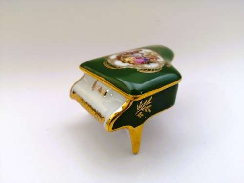 Limoges Gout De Ville Miniature Piano Trinket Box (Goudeville)